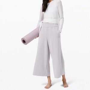 NWT Lululemon Seek Softness Mid Rise Crop 
Gray Size 6